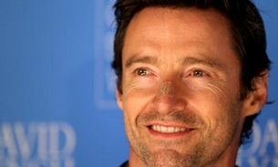  Hugh Jackman vence mais um câncer de pele e defende uso de protetor solar