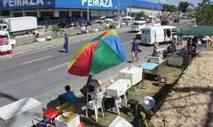 ​Ambulantes se instalam na avenida das Torres
