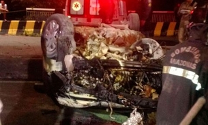 Carro capota e deixa vítima presa às ferragens em Manaus