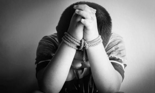 Tios-avós são acusados de torturar menino de 5 anos em ritual de magia negra