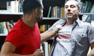 “A Regra do Jogo”: Juliano dá surra em Romero ao descobrir farsa de morte