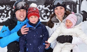 Príncipe William e Kate Middleton posam com filhos na neve
