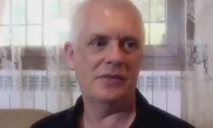 Professor se demite após vida dupla como ator pornô ser descoberta