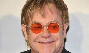 Elton John é processado por assediar segurança