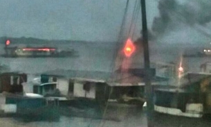 Embarcação pega fogo no rio Negro