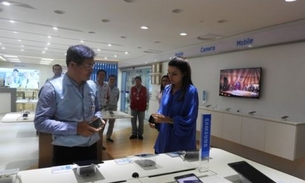 Superintendente Rebecca Garcia visita Samsung