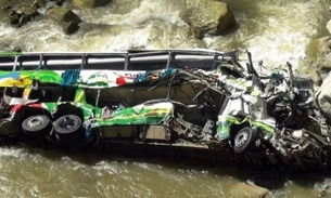 23 morrem em acidente de ônibus no Peru 