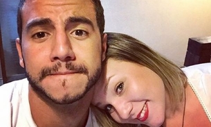 Ex-BBB Matheus posta vídeo com Cacau na cama