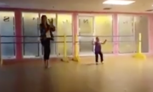 Menina com síndrome de Down aprende a dançar e dá a volta por cima após ser recusada por escola de dança