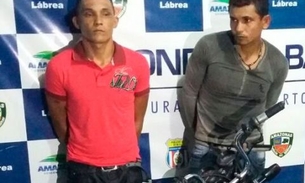 Com moto roubada, dupla é presa logo após assaltos