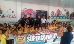 PMs fazem ação social em escola pública da zona Sul
