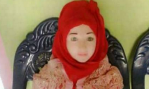 Boneca inflável cai do céu e deixa pescadores chocados em vilarejo