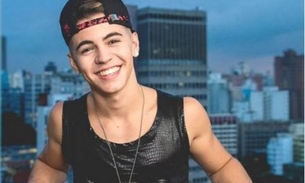 Biel mostra tanquinho em foto, mas algo chama atenção