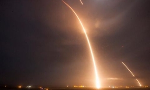 Extraterrestres mantêm primeiro contato direto com humanos 