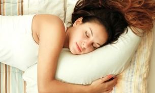 Médico cria técnica de respiração para pegar no sono em segundos e bomba na web