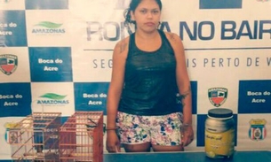 Mulher é detida após ser flagrada com drogas e gaiolas de curiós no Amazonas