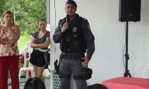 PMs são homenageados pelos moradores por desenvolver projeto comunitário