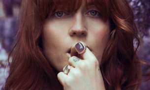 Florence Welch emociona ao fazer show surpresa para fã em hospital