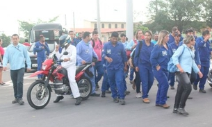 Servidores do transporte especial realizam protesto por melhorias salariais