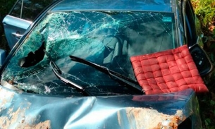 Adolescentes atiram em homem ao tomar de assalto veículo