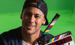 Prestes a gravar filme de Hollywood, Neymar curte jogo do Brasil acompanhado de astros nos EUA