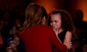 Participante de reality show vomita em jurada ao vivo