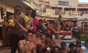 Neymar aparece ostentando em festa regado de bebidas e mulheres