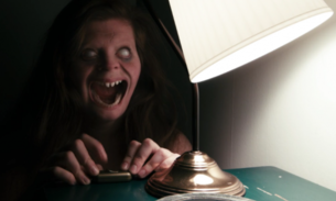 Terror 'Quando as Luzes se Apagam' ganha novo cartaz