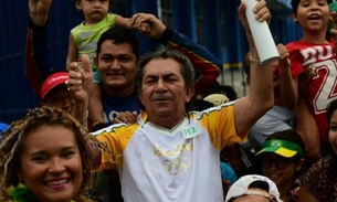 Nunes Filho é ovacionado pelo povo ao fazer com a tocha sua dancinha famosa