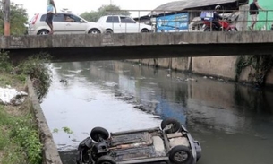 Mãe morre e duas filhas ficam feridas após carro cair em rio enquanto fugiam de bandidos