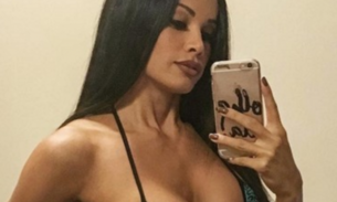  Ex-bailarina do Faustão Fernanda D’ávila exibe seios fartos e cinturinha fina 