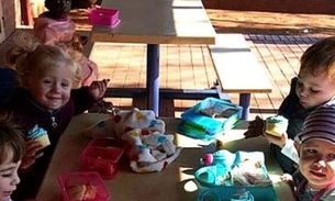 Foto de menina negra comendo sozinha em pré-escola causa polêmica