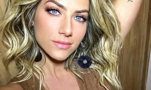 Giovanna Ewbank posa ao lado da filha, Titi
