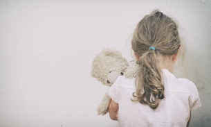 Pai estupra filha de 12 anos e é flagrado pela esposa