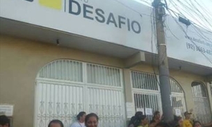 Desempregados flagram empresa de RH jogando currículos na rua e se revoltam