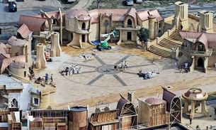 Imagens mostram que o set do filme ‘Thor 3' começa a tomar forma