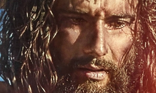 Interprete do filme 'Ben Hur' Rodrigo Santoro chora ao falar de Jesus Cristo 