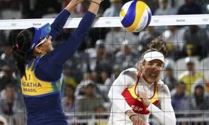 Ágatha e Bárbara perdem para espanholas, mas passam de fase no vôlei de praia