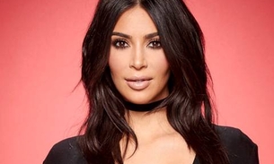  Kim Kardashian rebola bunda em video erótico na piscina