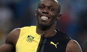 Comemorando aniversário, Usain Bolt dá encoxada em dança sensual com mulher no Rio 