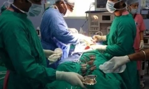 Médicos retiram 40 facas do estômago de homem 
