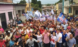 Nejmi Aziz caminha com  Marcelo Ramos em bairros de Manaus