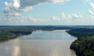 Acidente entre embarcação e comboio deixa uma pessoa morta no rio Madeira