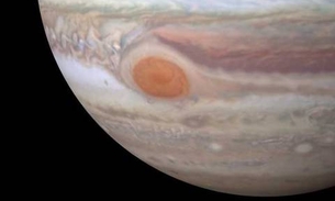 Sonda Juno faz primeiro voo rasante em Júpiter