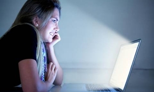 Você sabia que a luz do computador pode fazer mal à pele? 