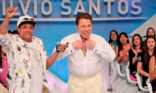  Silvio Santos faz `striptease` e pega plateia de surpresa durante programa 