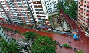 Rio de sangue invade ruas após ritual de sacrifício