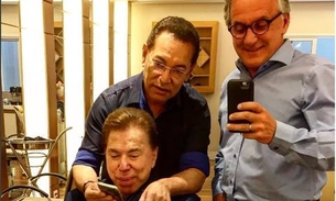 Silvio Santos aparece sem maquiagem em foto com Otávio Mesquita