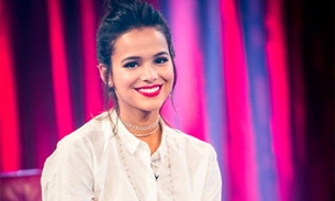 Bruna Marquezine rebola ao som de funk na TV e bomba na internet