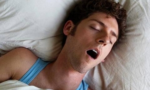 Dormir de boca aberta faz mal a saúde, alerta estudo